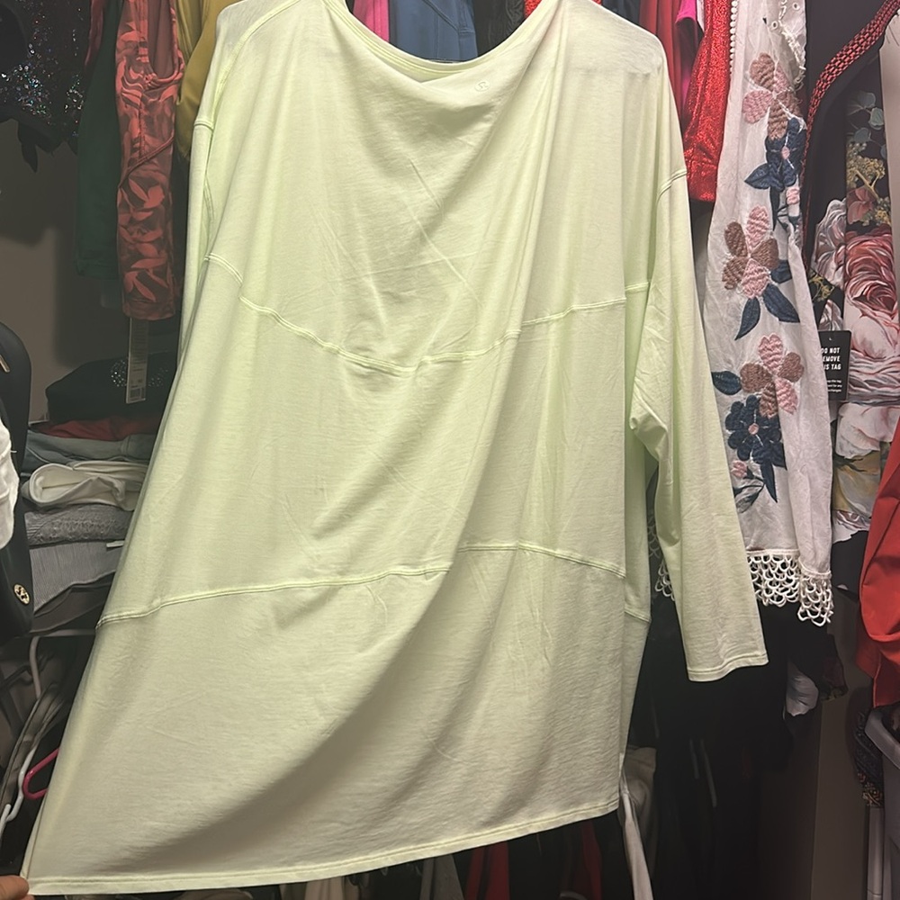 New lululemon longsleeve top size 20 DEWY